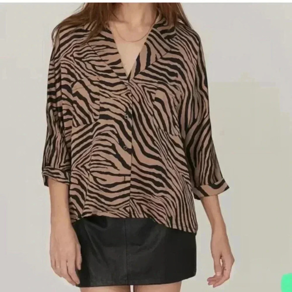 Nasty Gal Don’t Tail A Soul Satin Tiger Oversized Button Down Shirt Size 4 - Picture 2 of 6